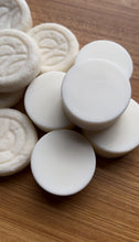 Load image into Gallery viewer, Classic Honey (natural cocoa butter scent) Conditioner Bar