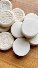Load image into Gallery viewer, Orange Peel Shampoo Bar