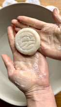 Load image into Gallery viewer, Classic Honey Shampoo Bar (natural cocoa butter scent)